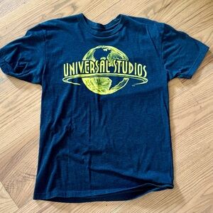 💥Bundle 5 for $15! Universal Studios Charcoal Gray T-Shirt - M
